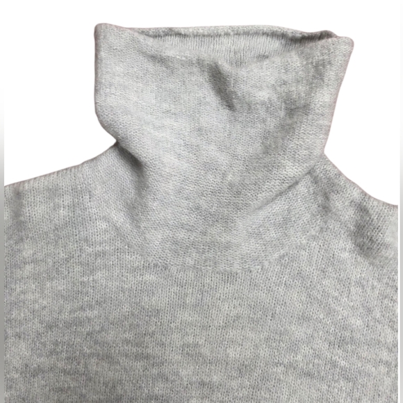 Women's Universal Thread Cozy Gray Turtleneck Sweater Poncho - Picture 11 of 15